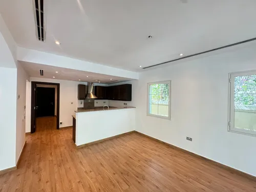 2 Bedrooms Villa in District 8E