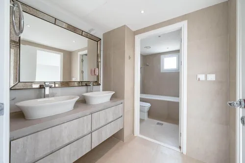 4 Bedrooms Villa in Meadows 9
