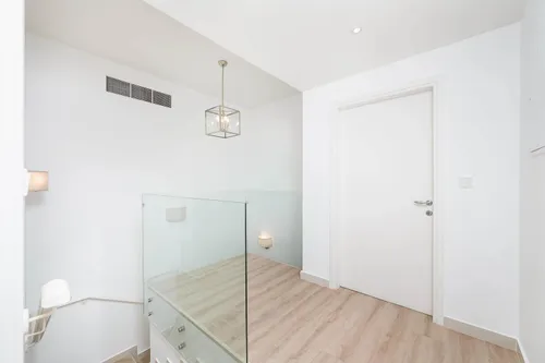 4 Bedrooms Villa in Meadows 9