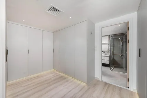 4 Bedrooms Villa in Meadows 9