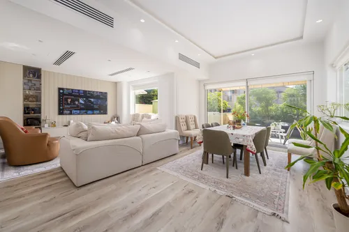 3 Bedrooms Townhouse in Springs 11