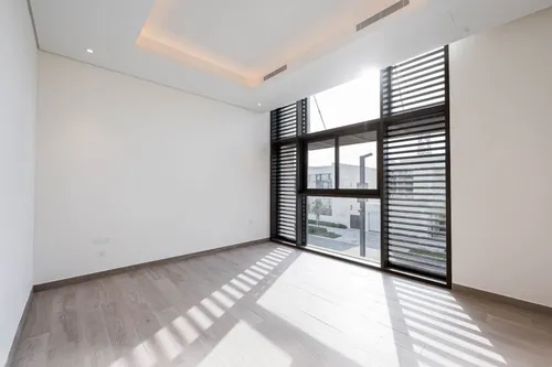 4 Bedrooms Villa in District One Phase III A