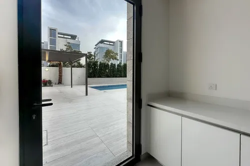 4 Bedrooms Villa in District One Phase III A