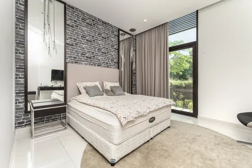 5 Bedrooms Villa in Picadilly Green