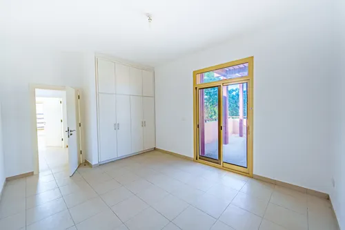 5 Bedrooms Villa in Golf Gardens