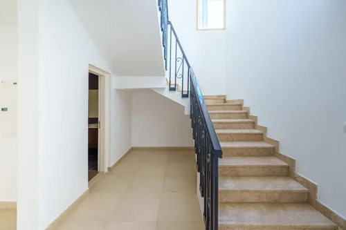5 Bedrooms Villa in Golf Gardens