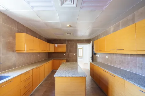5 Bedrooms Villa in Golf Gardens