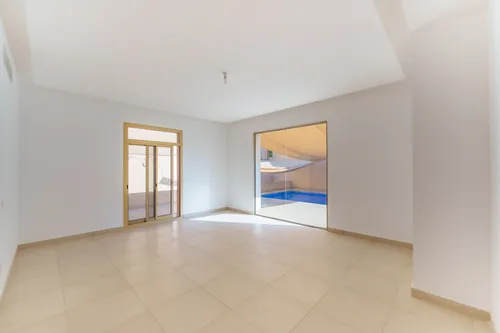 5 Bedrooms Villa in Golf Gardens