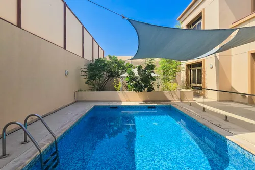 5 Bedrooms Villa in Golf Gardens
