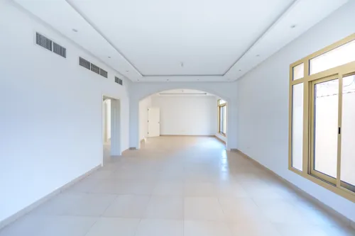 5 Bedrooms Villa in Golf Gardens