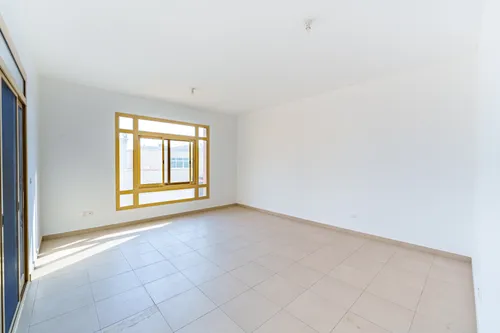 5 Bedrooms Villa in Golf Gardens