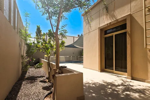 5 Bedrooms Villa in Golf Gardens