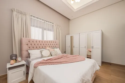 5 Bedrooms Villa in Al Aweer 1