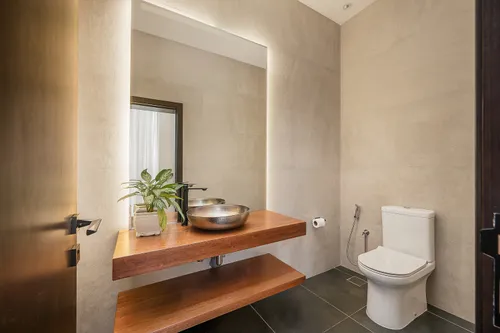 5 Bedrooms Villa in Al Aweer 1