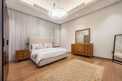 5 Bedrooms Villa in Al Aweer 1