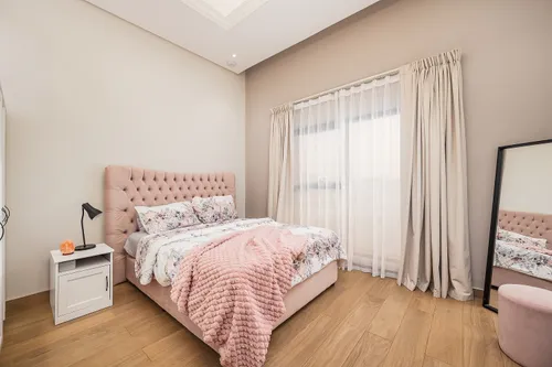 5 Bedrooms Villa in Al Aweer 1