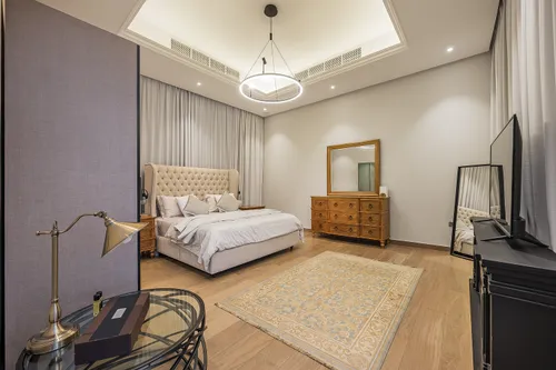 5 Bedrooms Villa in Al Aweer 1