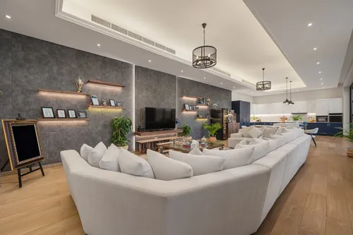 5 Bedrooms Villa in Al Aweer 1