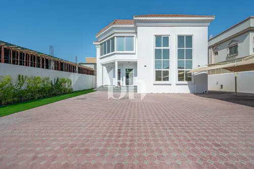 Spacious 5BR Villa | Vacant | Near Beach