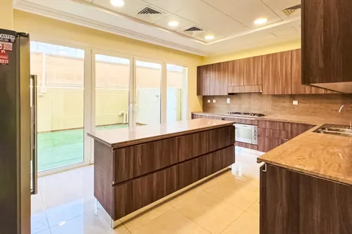 5 Bedrooms Villa in Jumeirah 1 Villas