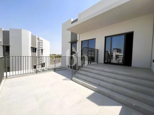 4 Bedrooms Townhouse in MAG Eye