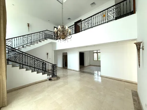 4 Bedrooms Villa in Garden Hall