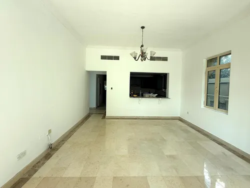 4 Bedrooms Villa in Garden Hall