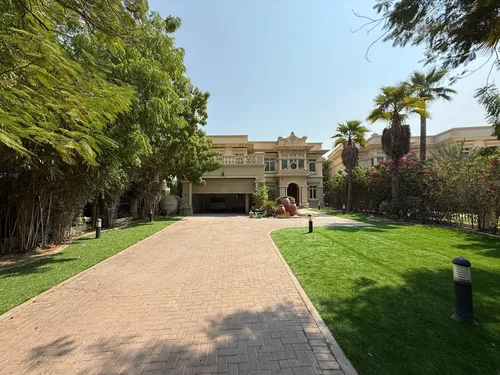 4 Bedrooms Villa in Garden Hall