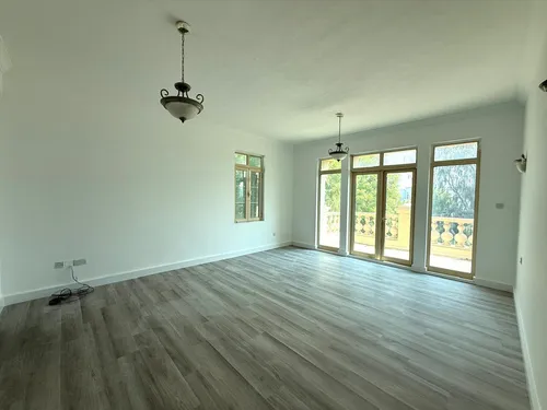 4 Bedrooms Villa in Garden Hall