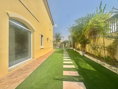 4 Bedrooms Villa in La Quinta, Villanova