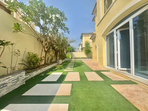 4 Bedrooms Villa in La Quinta, Villanova