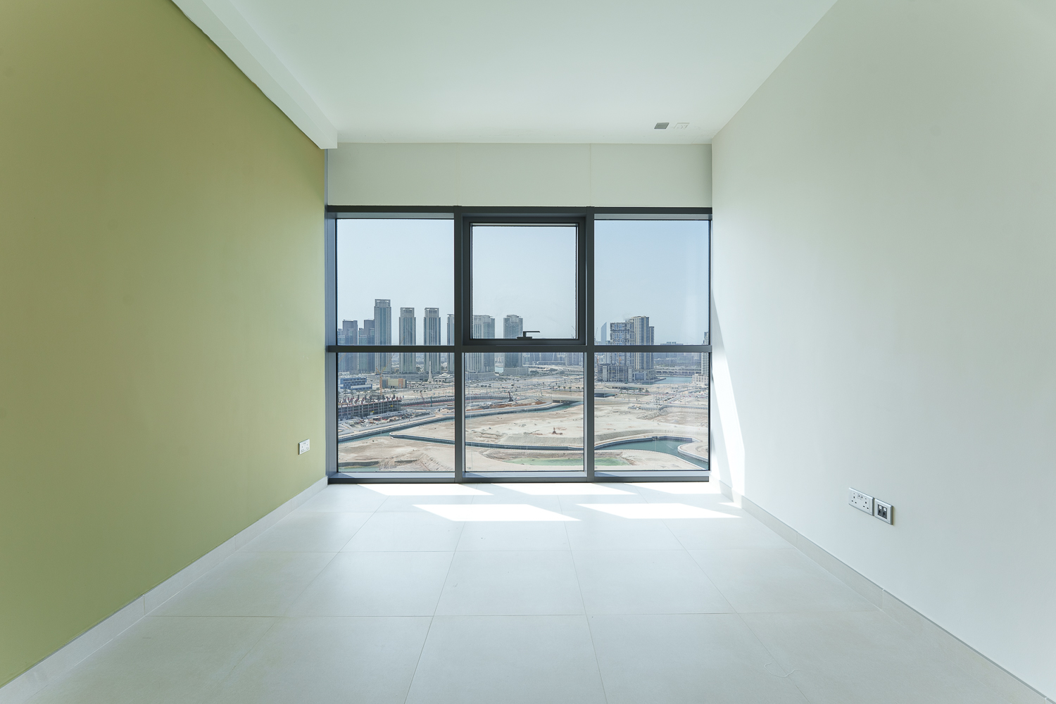 2 Bedrooms Apartment in Radiant Square