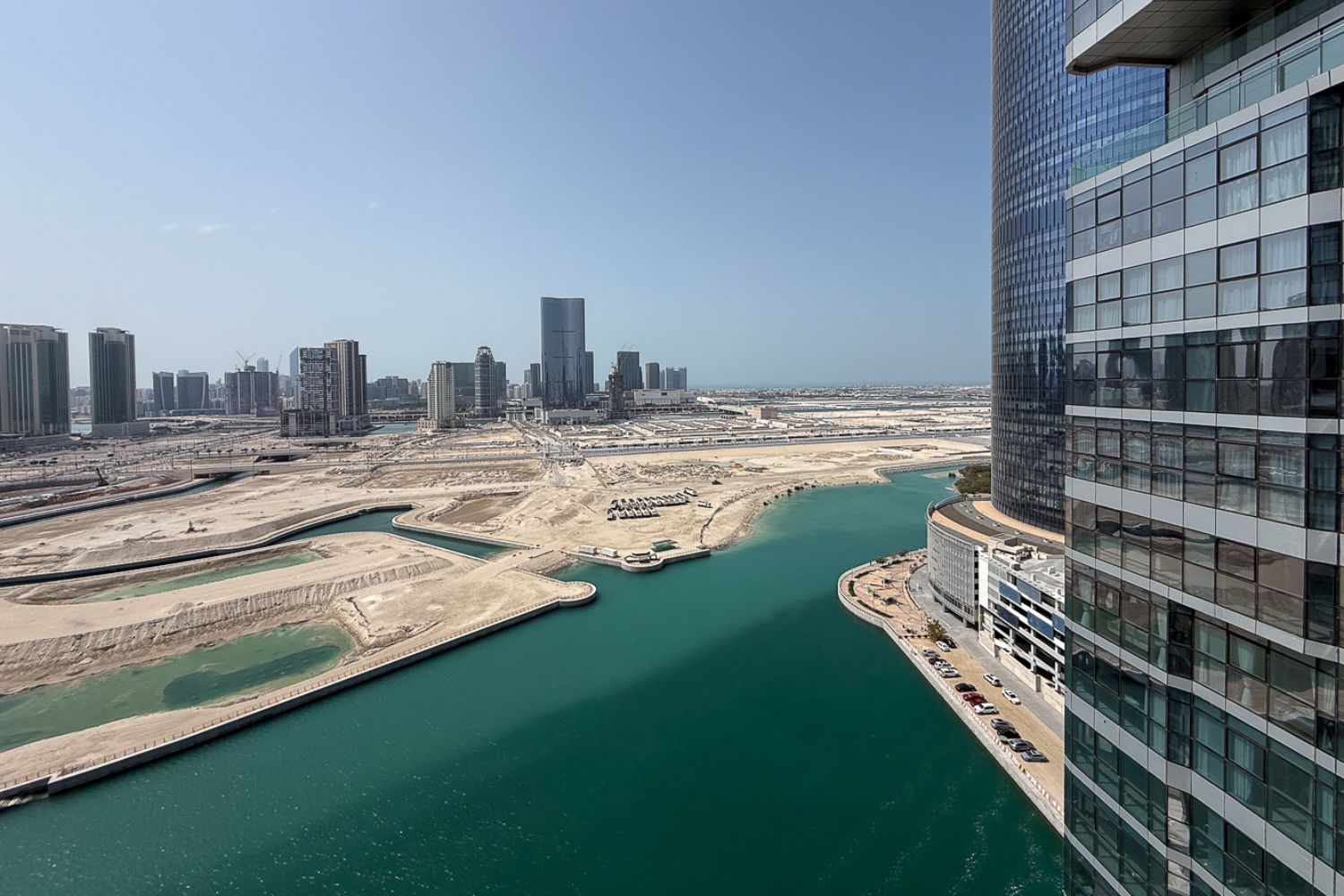 2 Bedrooms Apartment in Radiant Square