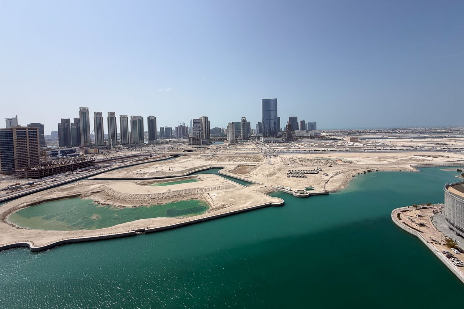 2 Bedrooms Apartment in Radiant Square