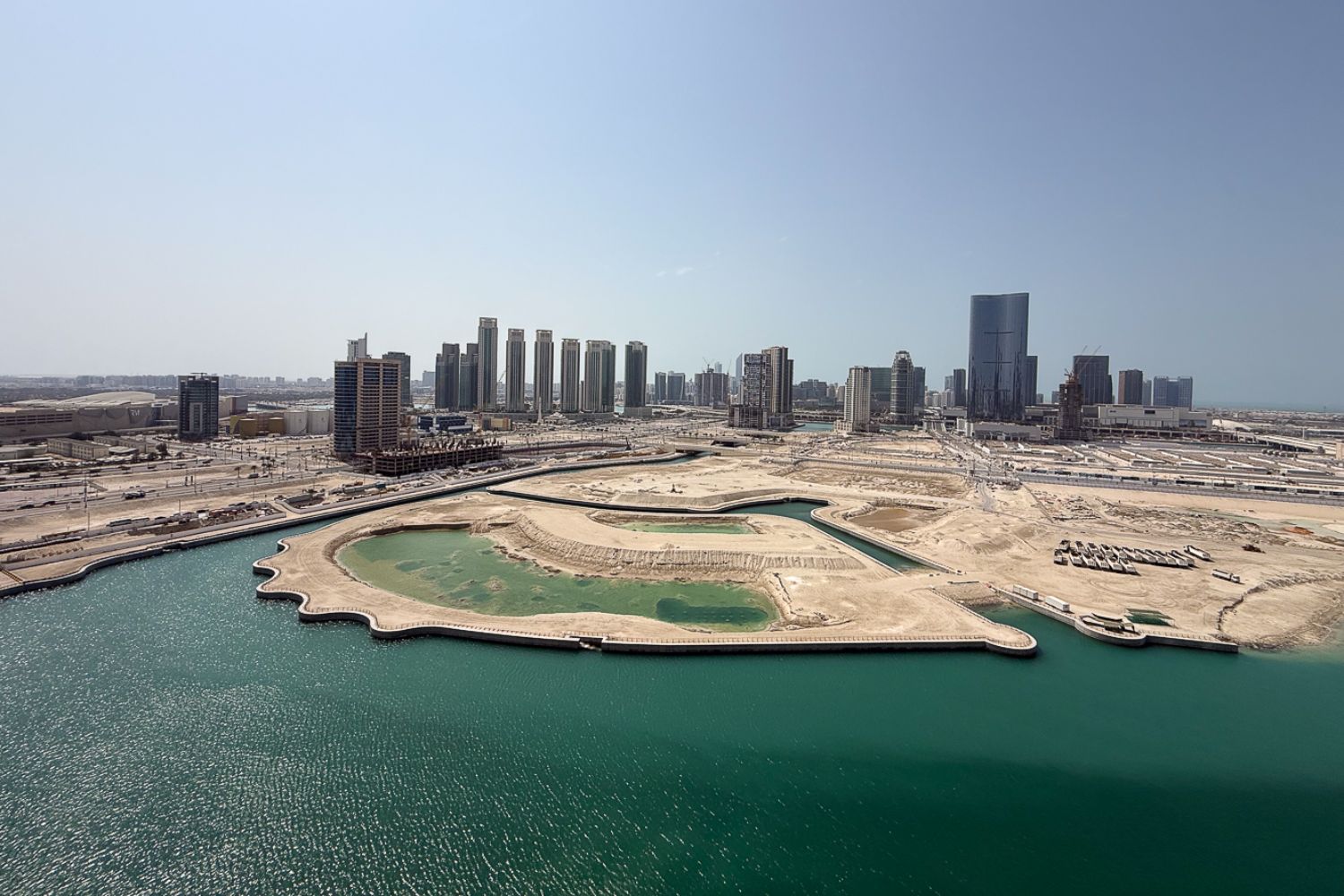 2 Bedrooms Apartment in Radiant Square