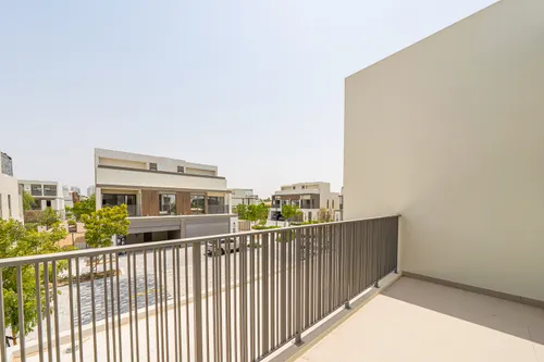 3 Bedrooms Townhouse in Aura Gardens B