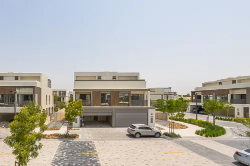 3 Bedrooms Townhouse in Aura Gardens B