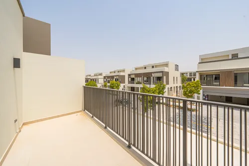 3 Bedrooms Townhouse in Aura Gardens B