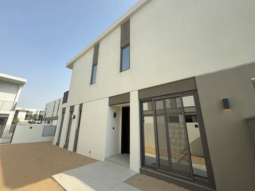 4 Bedrooms Townhouse in Aura Gardens B
