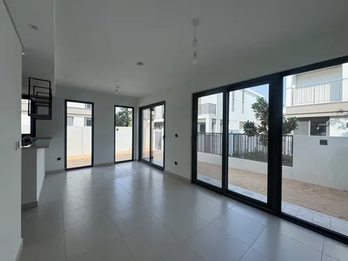 4 Bedrooms Townhouse in Aura Gardens B