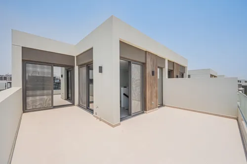 4 Bedrooms Townhouse in Aura Gardens B