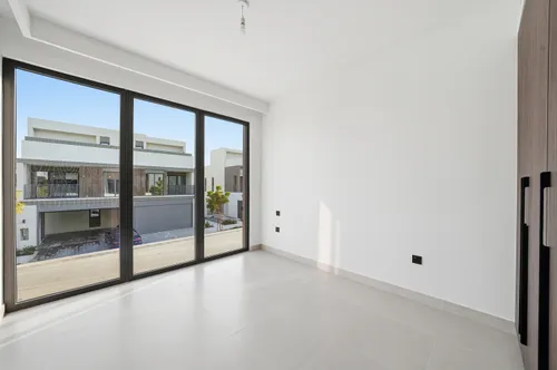 4 Bedrooms Townhouse in Aura Gardens B