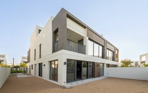 4 Bedrooms Townhouse in Aura Gardens B