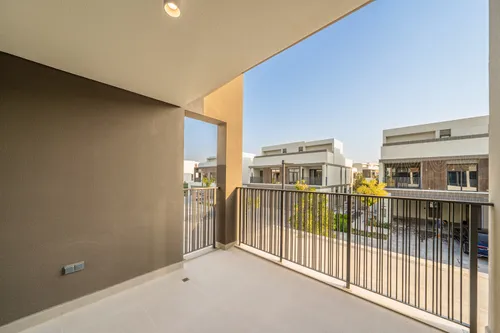 4 Bedrooms Townhouse in Aura Gardens B