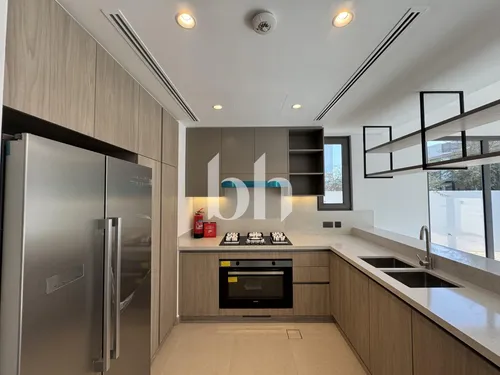 Steps from amenities | Prime Location