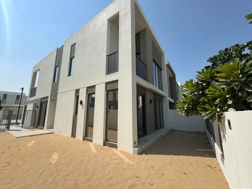 4 Bedrooms Townhouse in Aura Gardens B