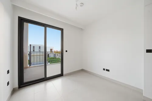 4 Bedrooms Townhouse in Aura Gardens B