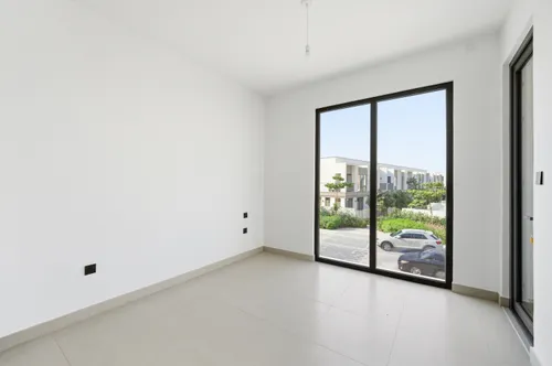 4 Bedrooms Townhouse in Aura Gardens B