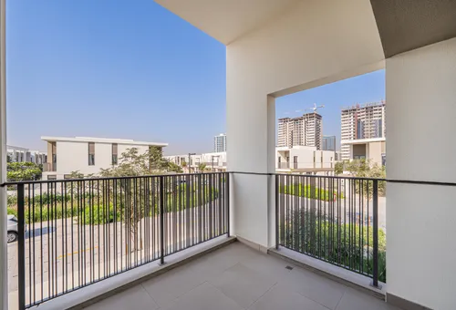 4 Bedrooms Townhouse in Aura Gardens B