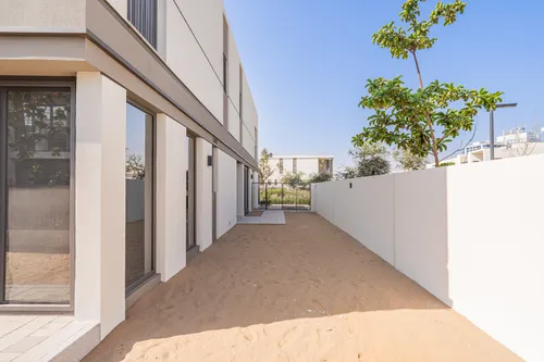 4 Bedrooms Townhouse in Aura Gardens B